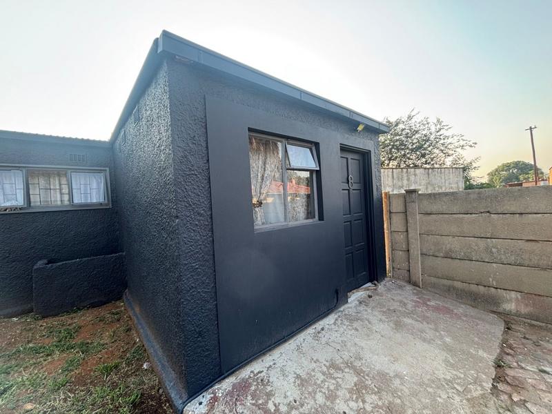 8 Bedroom Property for Sale in Vanderbijlpark Cw 6 Gauteng