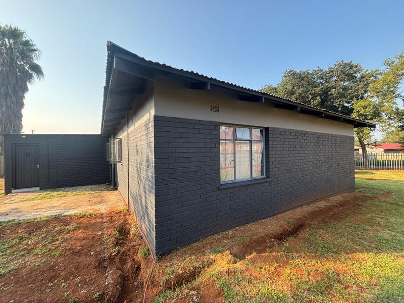 8 Bedroom Property for Sale in Vanderbijlpark Cw 6 Gauteng