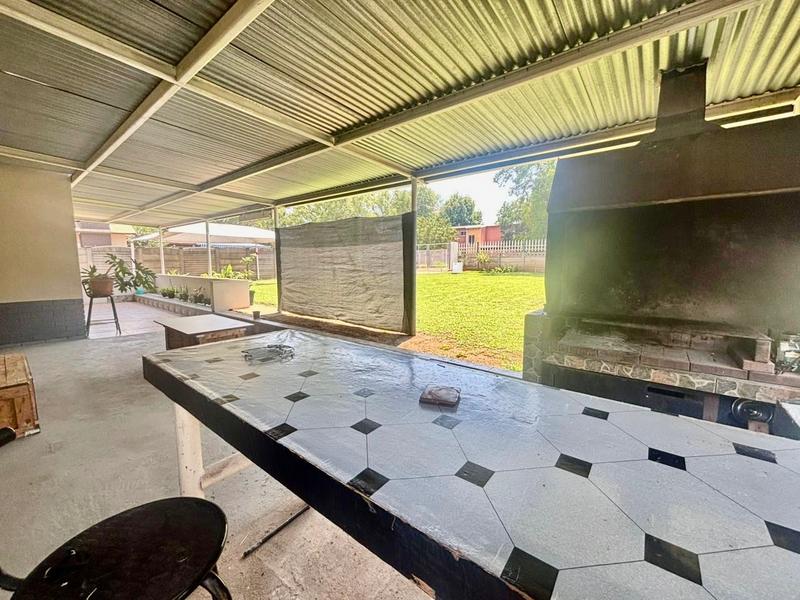 4 Bedroom Property for Sale in Vanderbijlpark Cw 6 Gauteng