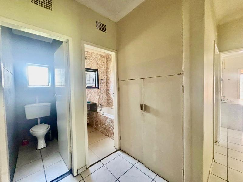 4 Bedroom Property for Sale in Vanderbijlpark Cw 6 Gauteng