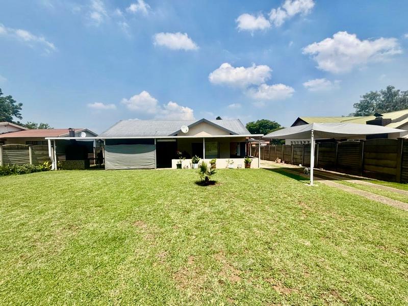 4 Bedroom Property for Sale in Vanderbijlpark Cw 6 Gauteng