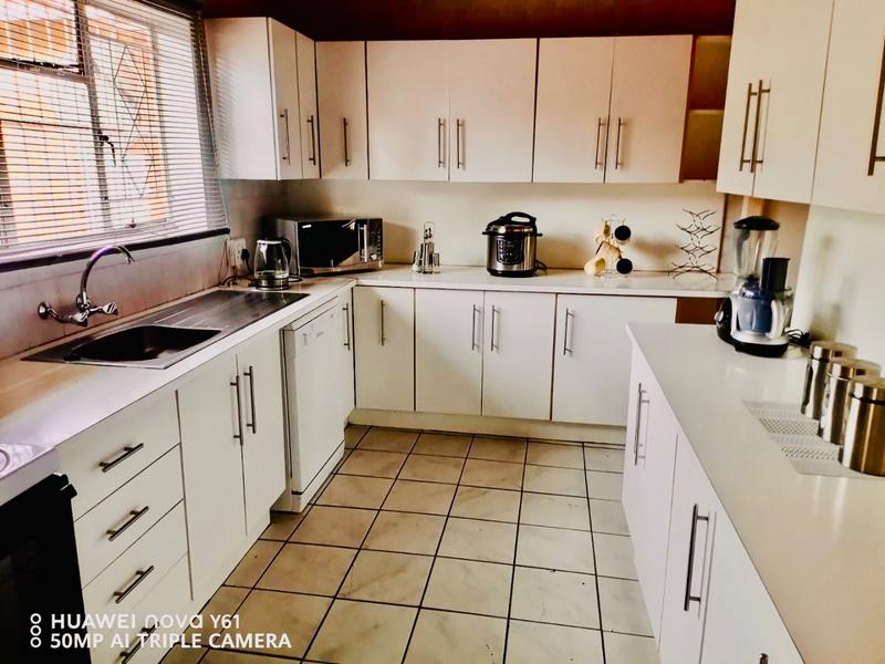 4 Bedroom Property for Sale in Vanderbijlpark Cw 6 Gauteng
