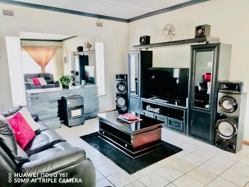 4 Bedroom Property for Sale in Vanderbijlpark Cw 6 Gauteng