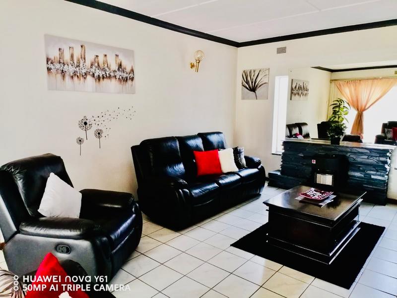 4 Bedroom Property for Sale in Vanderbijlpark Cw 6 Gauteng