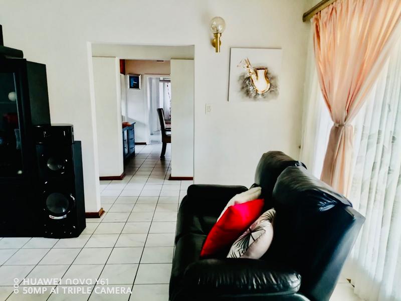 4 Bedroom Property for Sale in Vanderbijlpark Cw 6 Gauteng