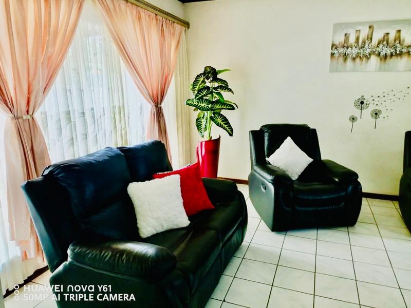 4 Bedroom Property for Sale in Vanderbijlpark Cw 6 Gauteng