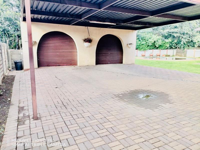 4 Bedroom Property for Sale in Vanderbijlpark Cw 6 Gauteng