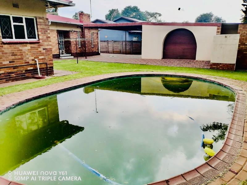 4 Bedroom Property for Sale in Vanderbijlpark Cw 6 Gauteng