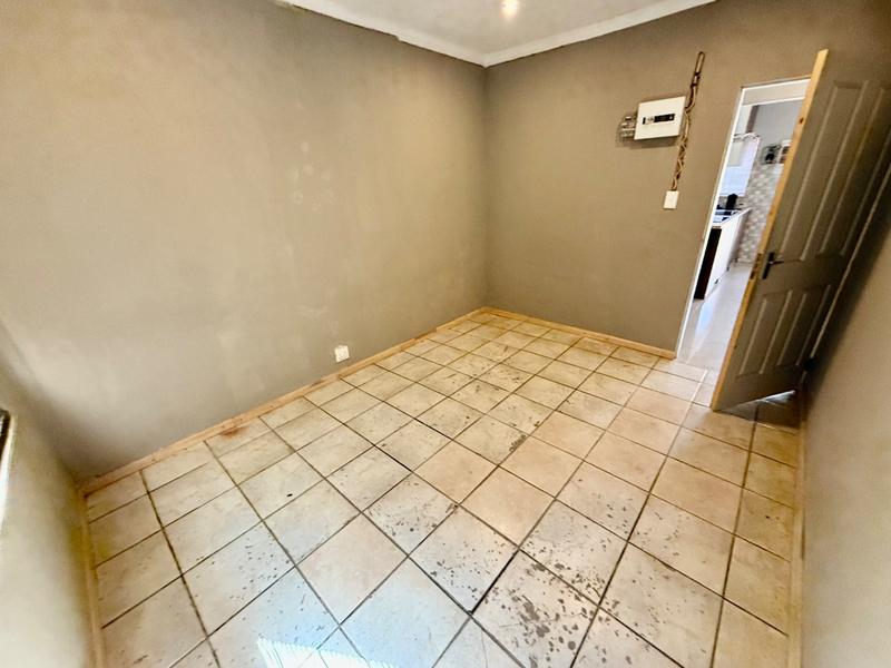 5 Bedroom Property for Sale in Vanderbijlpark Cw 6 Gauteng