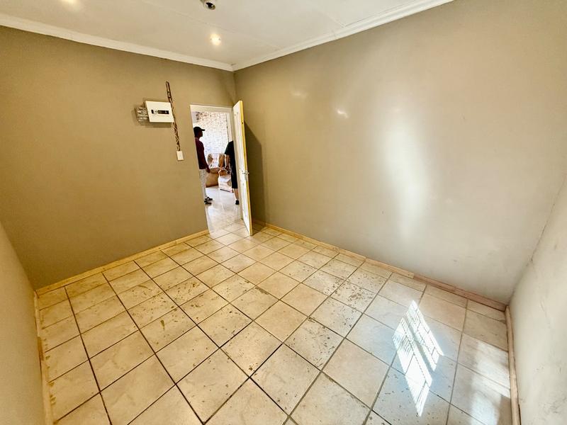 5 Bedroom Property for Sale in Vanderbijlpark Cw 6 Gauteng