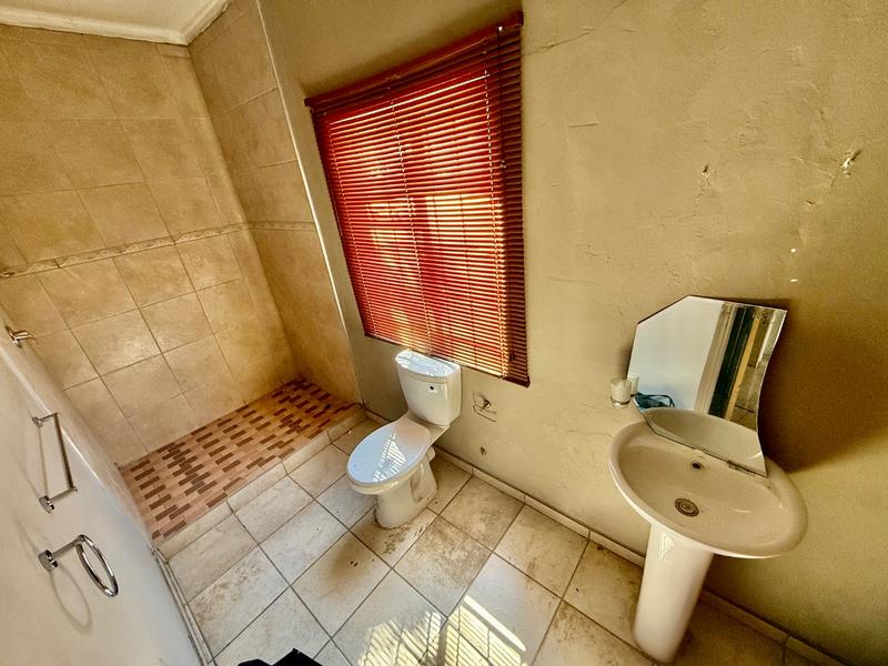 5 Bedroom Property for Sale in Vanderbijlpark Cw 6 Gauteng
