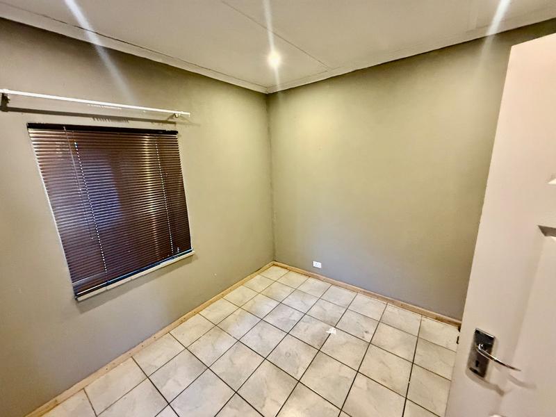 5 Bedroom Property for Sale in Vanderbijlpark Cw 6 Gauteng