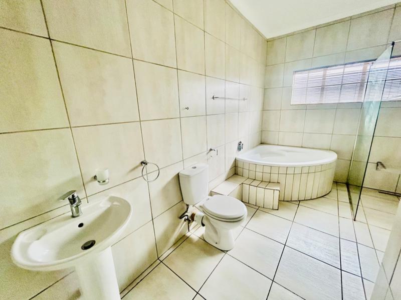 3 Bedroom Property for Sale in Vanderbijlpark Cw 6 Gauteng