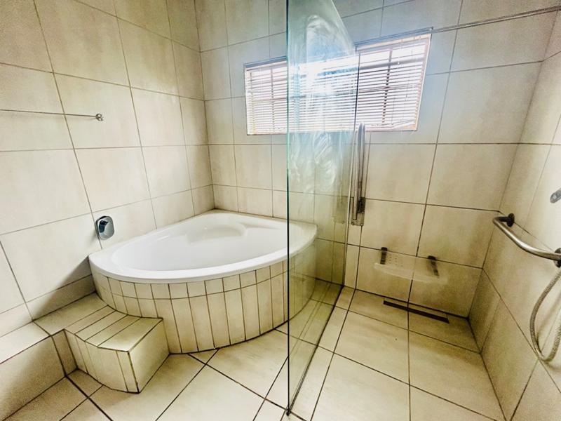 3 Bedroom Property for Sale in Vanderbijlpark Cw 6 Gauteng