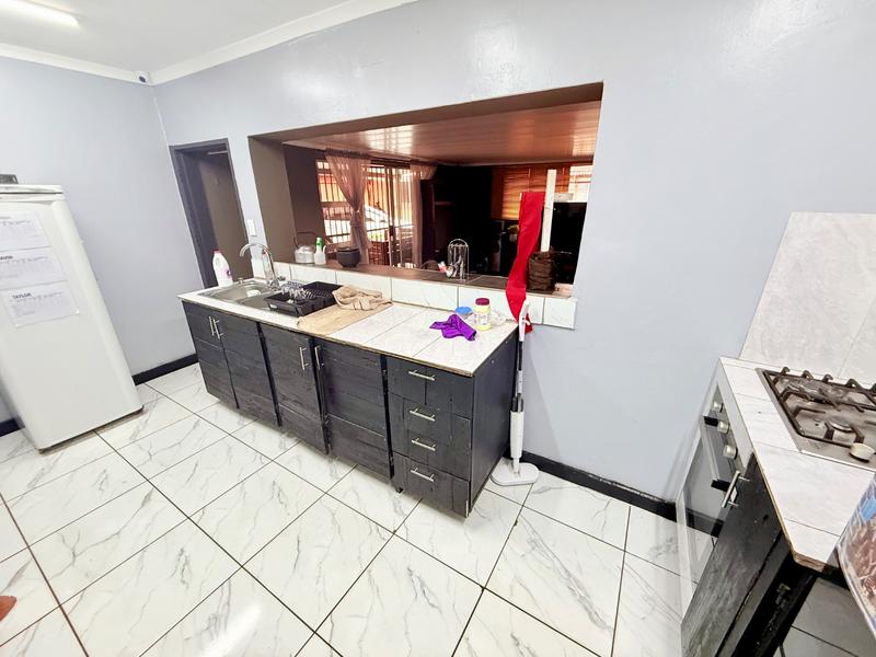 4 Bedroom Property for Sale in Vanderbijlpark Cw 6 Gauteng