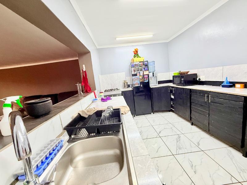 4 Bedroom Property for Sale in Vanderbijlpark Cw 6 Gauteng