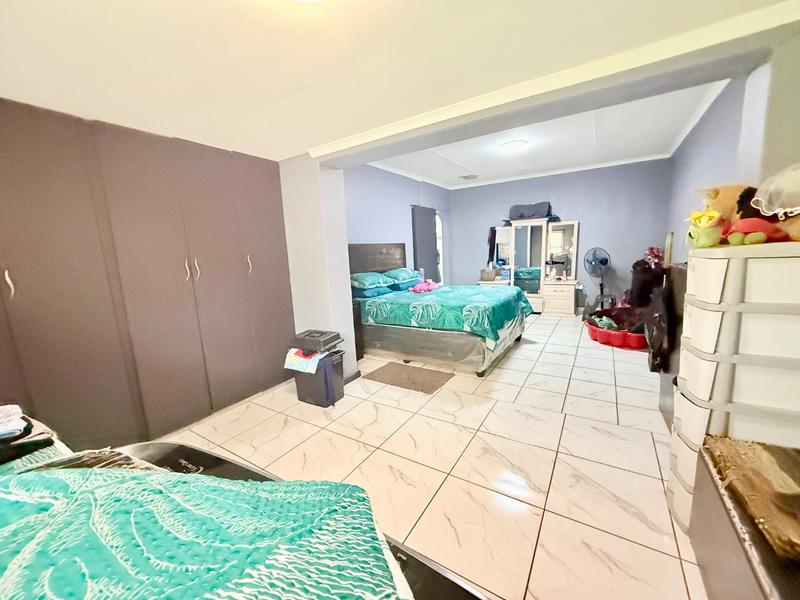 4 Bedroom Property for Sale in Vanderbijlpark Cw 6 Gauteng