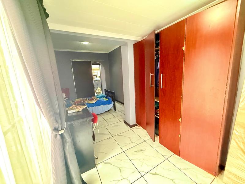 4 Bedroom Property for Sale in Vanderbijlpark Cw 6 Gauteng
