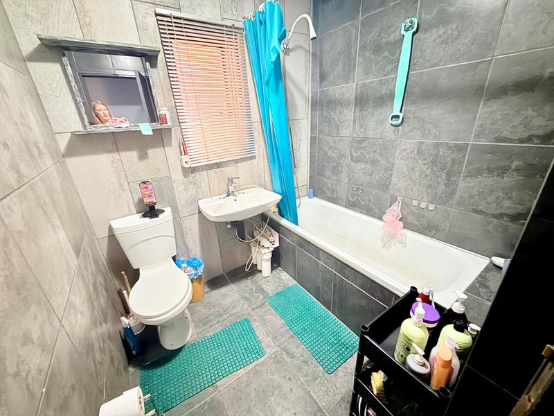 4 Bedroom Property for Sale in Vanderbijlpark Cw 6 Gauteng