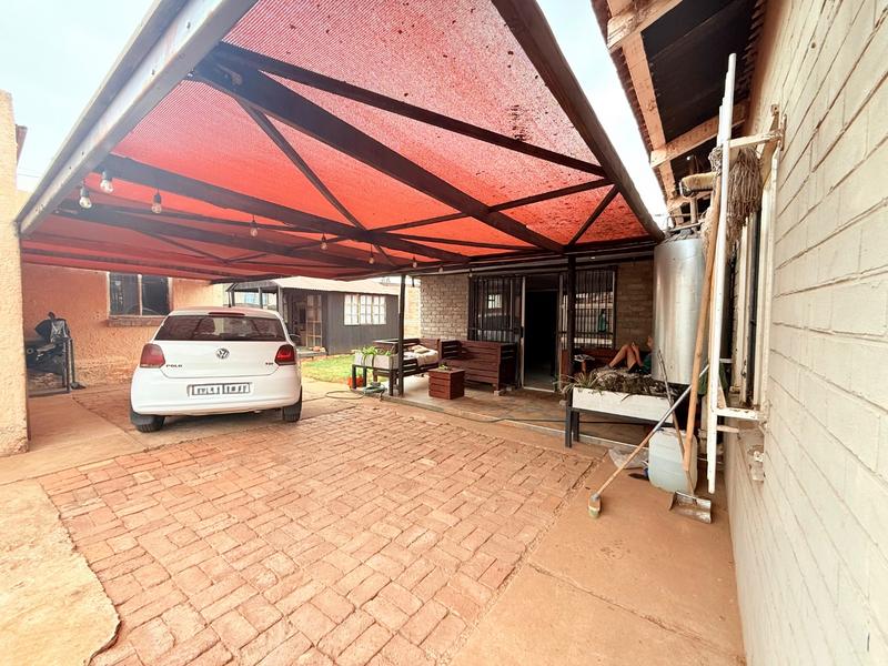 4 Bedroom Property for Sale in Vanderbijlpark Cw 6 Gauteng