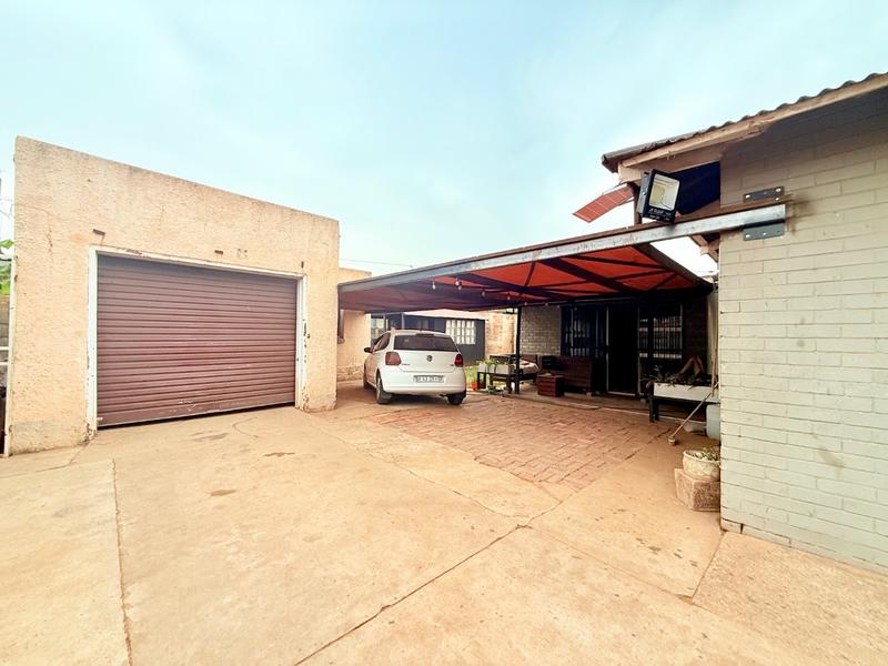 4 Bedroom Property for Sale in Vanderbijlpark Cw 6 Gauteng