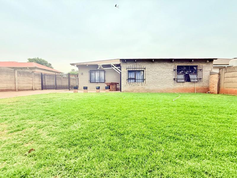 4 Bedroom Property for Sale in Vanderbijlpark Cw 6 Gauteng