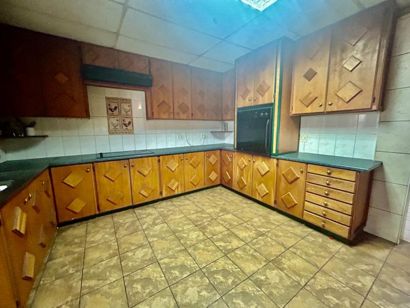 4 Bedroom Property for Sale in Vanderbijlpark Cw 6 Gauteng