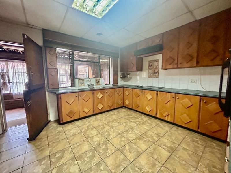 4 Bedroom Property for Sale in Vanderbijlpark Cw 6 Gauteng