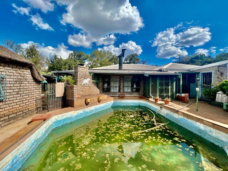 4 Bedroom Property for Sale in Vanderbijlpark Cw 6 Gauteng