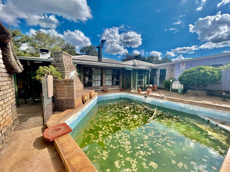 4 Bedroom Property for Sale in Vanderbijlpark Cw 6 Gauteng