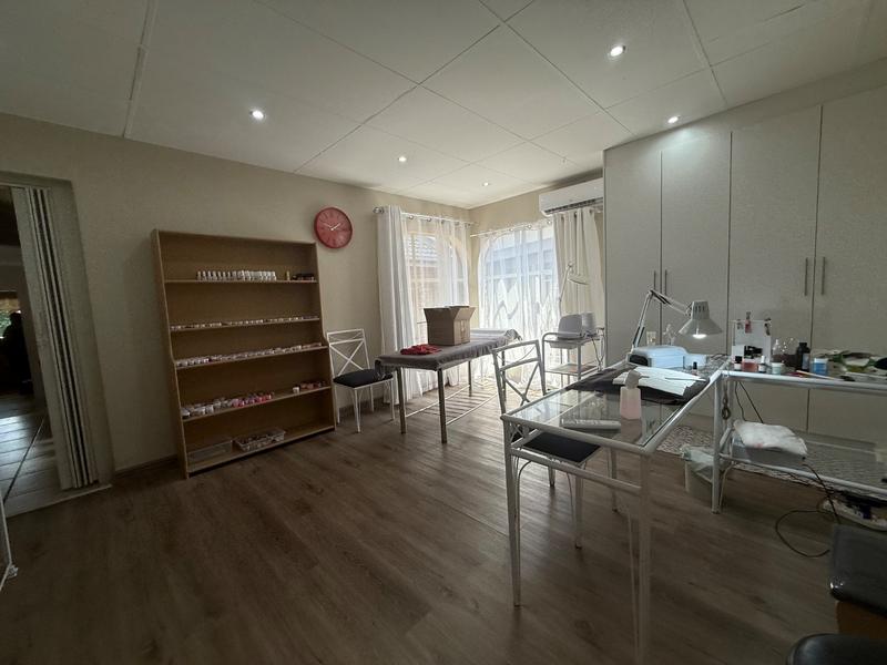 5 Bedroom Property for Sale in Vanderbijlpark SE 3 Gauteng