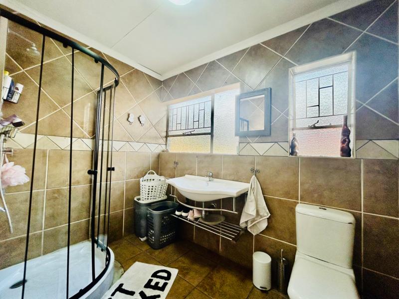 5 Bedroom Property for Sale in Vanderbijlpark SE 3 Gauteng
