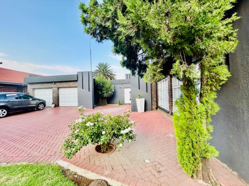 5 Bedroom Property for Sale in Vanderbijlpark SE 3 Gauteng
