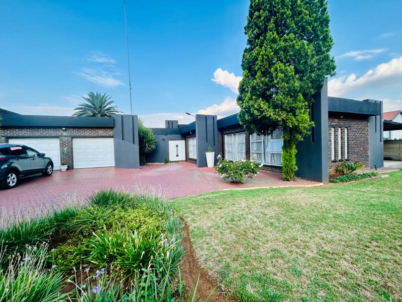 5 Bedroom Property for Sale in Vanderbijlpark SE 3 Gauteng