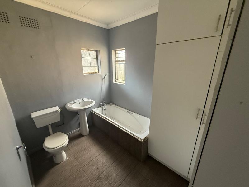 3 Bedroom Property for Sale in Vanderbijlpark SE 6 Gauteng