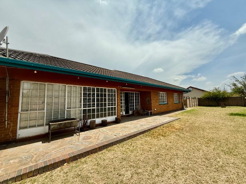 3 Bedroom Property for Sale in Vanderbijlpark SE 6 Gauteng