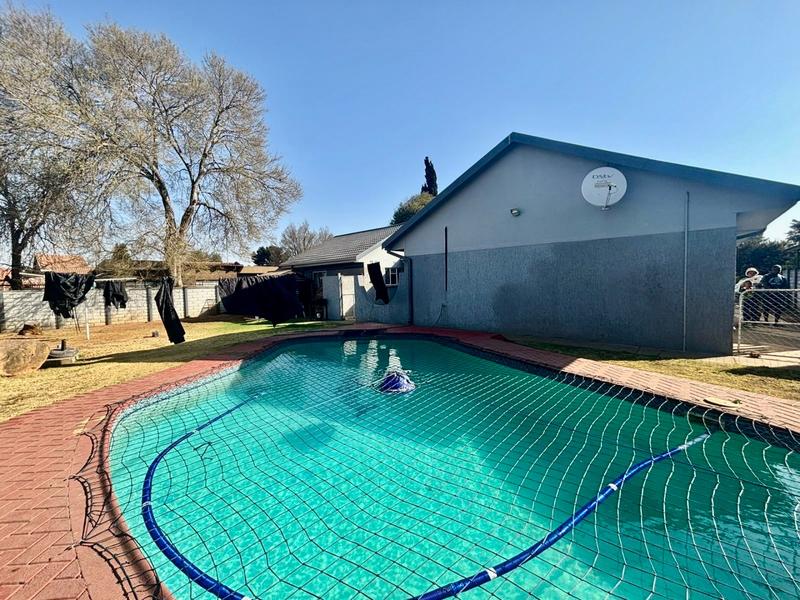 4 Bedroom Property for Sale in Vanderbijlpark SE 6 Gauteng