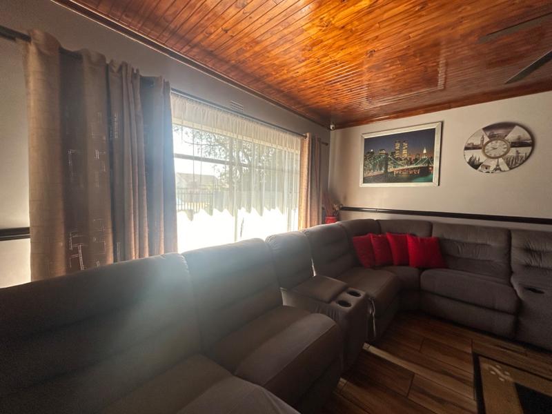 3 Bedroom Property for Sale in Vanderbijlpark SE 6 Gauteng