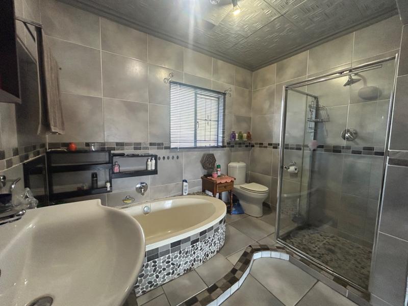 3 Bedroom Property for Sale in Vanderbijlpark SE 6 Gauteng
