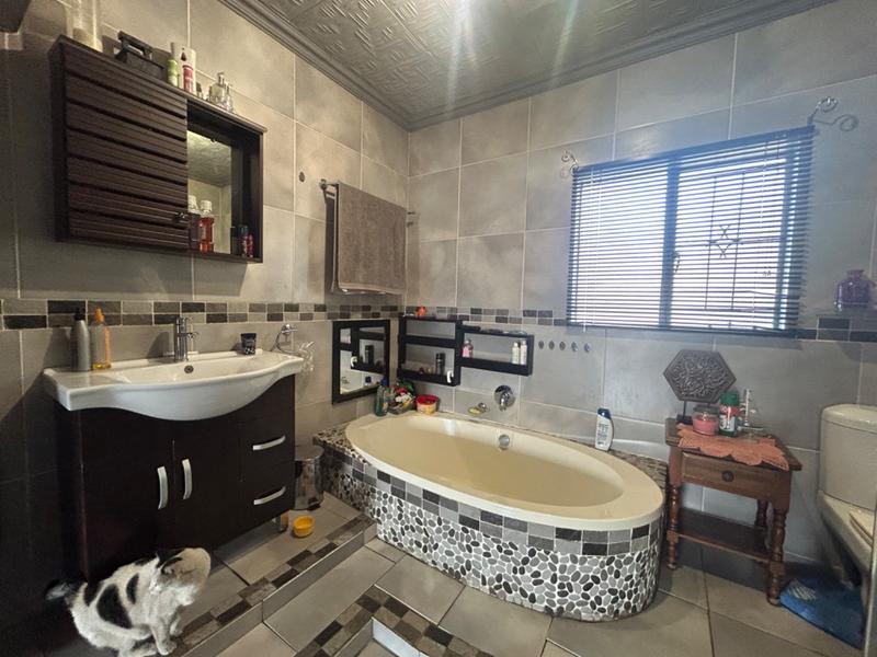 3 Bedroom Property for Sale in Vanderbijlpark SE 6 Gauteng