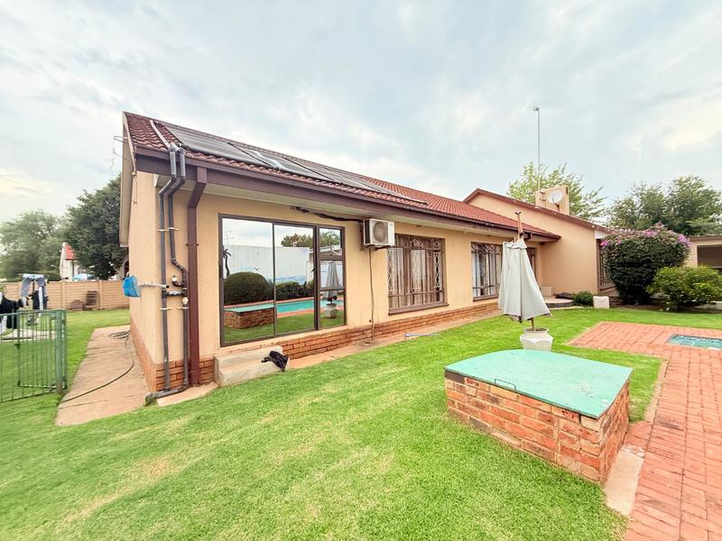 4 Bedroom Property for Sale in Vanderbijlpark SE 7 Gauteng