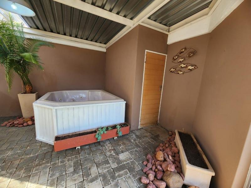 4 Bedroom Property for Sale in Vanderbijlpark SW 1 Gauteng