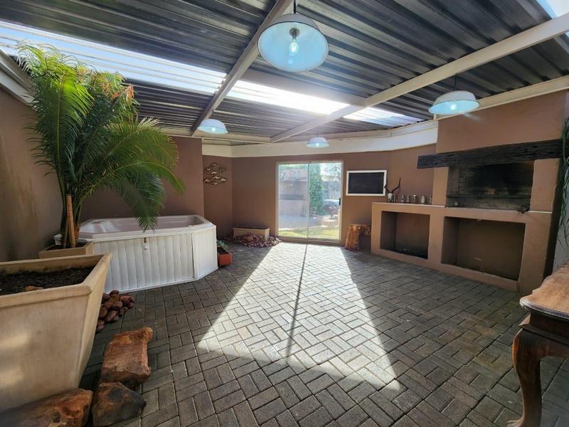 4 Bedroom Property for Sale in Vanderbijlpark SW 1 Gauteng