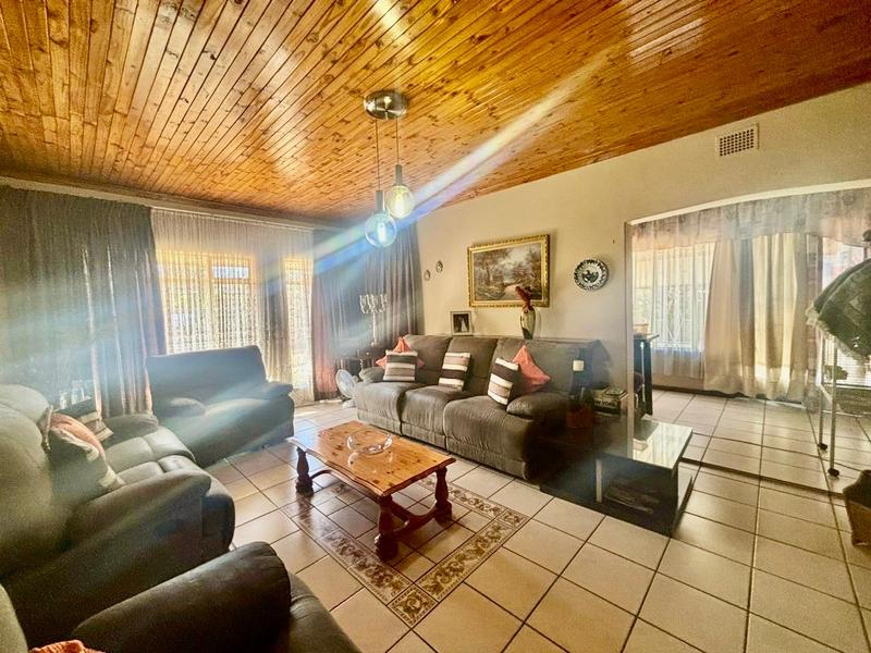 4 Bedroom Property for Sale in Vanderbijlpark SW 1 Gauteng