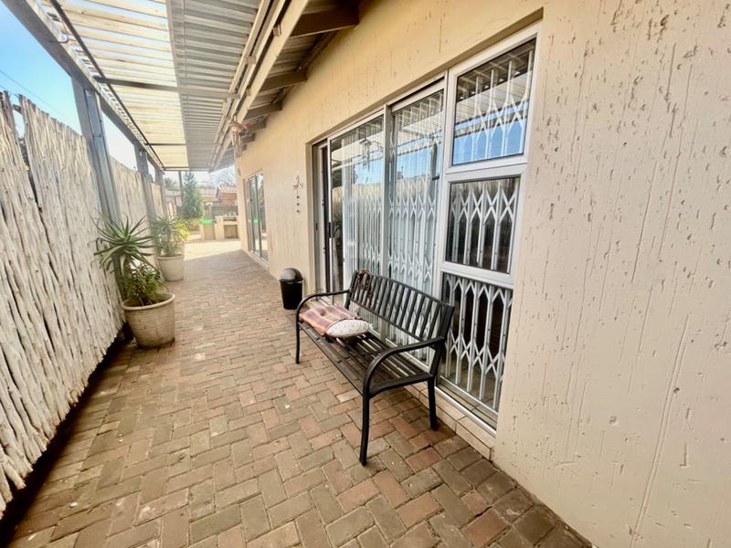4 Bedroom Property for Sale in Vanderbijlpark SW 1 Gauteng