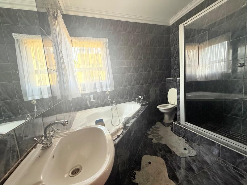 5 Bedroom Property for Sale in Vanderbijlpark SW 5 Gauteng