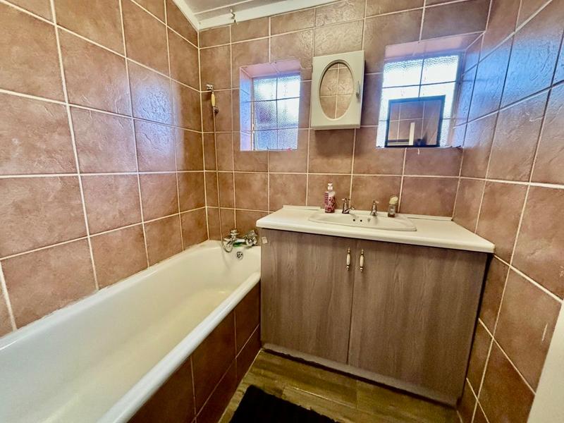 3 Bedroom Property for Sale in Vanderbijlpark SW 5 Gauteng