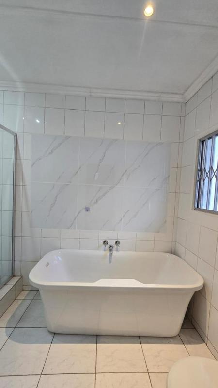 To Let 4 Bedroom Property for Rent in Kew Gauteng