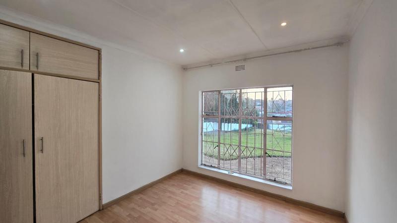 To Let 4 Bedroom Property for Rent in Kew Gauteng