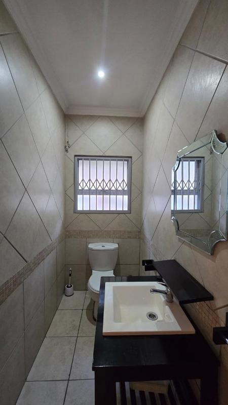 To Let 4 Bedroom Property for Rent in Kew Gauteng